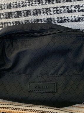 NWOT Athleta Mini Excursion Crossbody /Belt bag